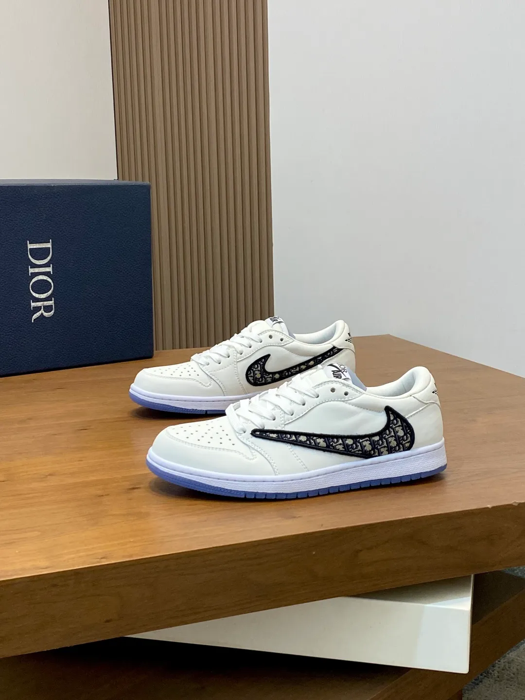 Men's shoes 💰700 [Dior-AIR] Dior co-branded model - high-end quality original single casual sports sneakers - upper: 🔝 silk calfskin, toe punching technology, tongue, brand cloth label, heel. embroidered brand logo - lining: brand canvas - outsole: original TPR·rubber·two-color molded outsole -super high quality control·fine workmanship·prominent (high-end·luxury·grade) -Size: 39-44 (38, 45, 46, can be customized)